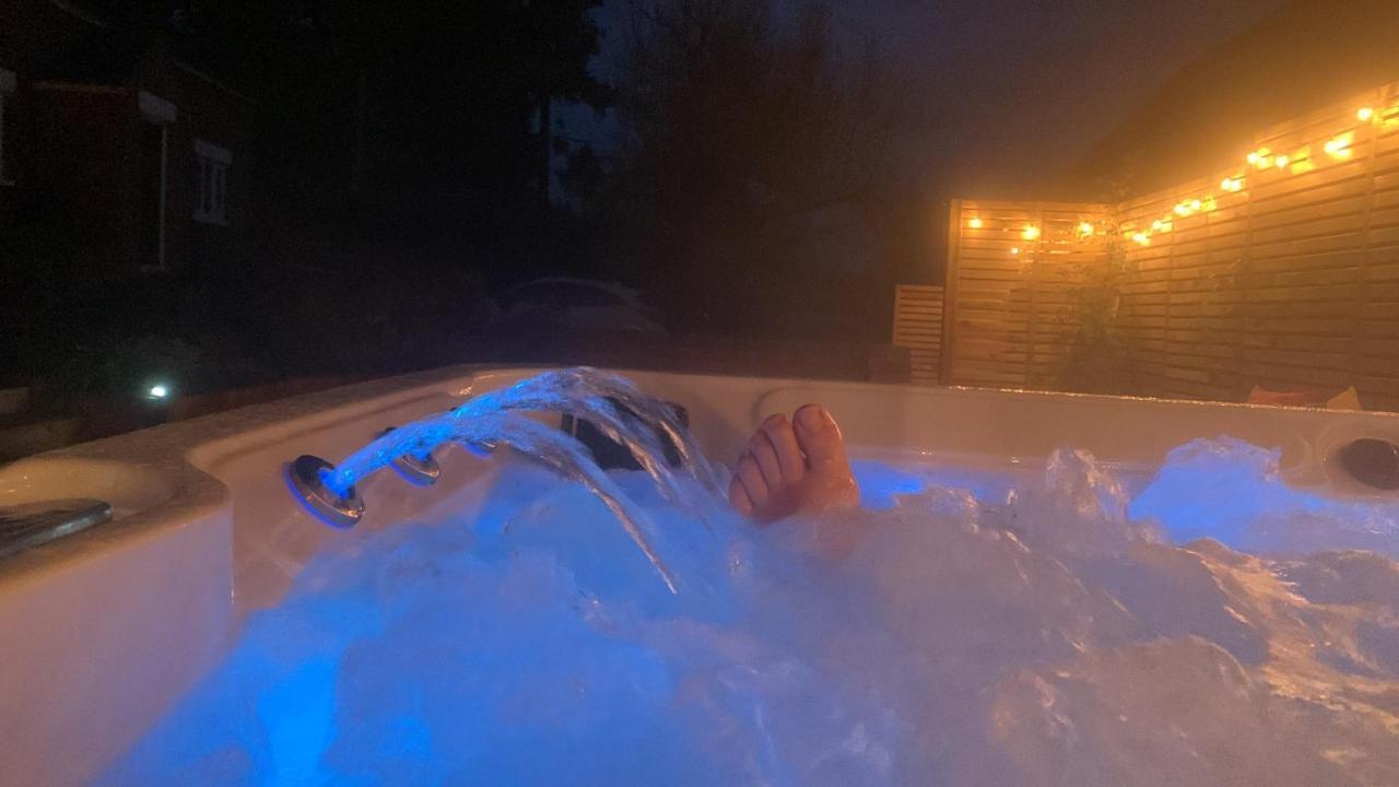 Fantastic Location, Annexe With Hot Tub Villa Warmingham Eksteriør bilde